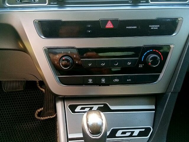 Чорний Хендай Соната, об'ємом двигуна 2.4 л та пробігом 135 тис. км за 10000 $, фото 3 на Automoto.ua