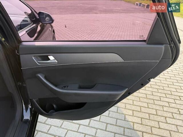 Черный Хендай Соната, объемом двигателя 2 л и пробегом 158 тыс. км за 9900 $, фото 27 на Automoto.ua