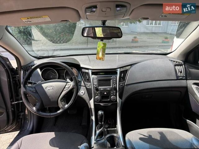 Черный Хендай Соната, объемом двигателя 2 л и пробегом 168 тыс. км за 7200 $, фото 5 на Automoto.ua