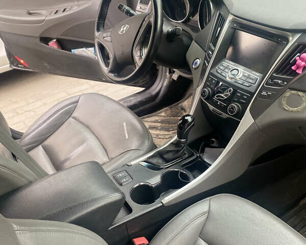 Чорний Хендай Соната, об'ємом двигуна 2.4 л та пробігом 208 тис. км за 11700 $, фото 8 на Automoto.ua