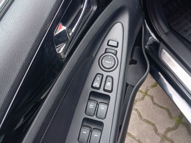 Черный Хендай Соната, объемом двигателя 2.4 л и пробегом 190 тыс. км за 10200 $, фото 9 на Automoto.ua