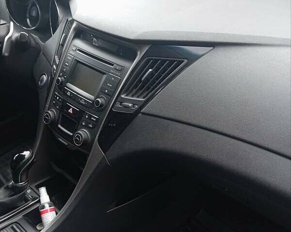 Черный Хендай Соната, объемом двигателя 2.4 л и пробегом 190 тыс. км за 10200 $, фото 14 на Automoto.ua