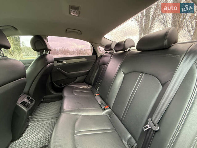 Черный Хендай Соната, объемом двигателя 2 л и пробегом 249 тыс. км за 7500 $, фото 25 на Automoto.ua