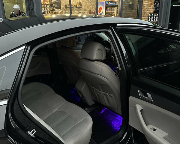 Черный Хендай Соната, объемом двигателя 2.36 л и пробегом 300 тыс. км за 9000 $, фото 11 на Automoto.ua