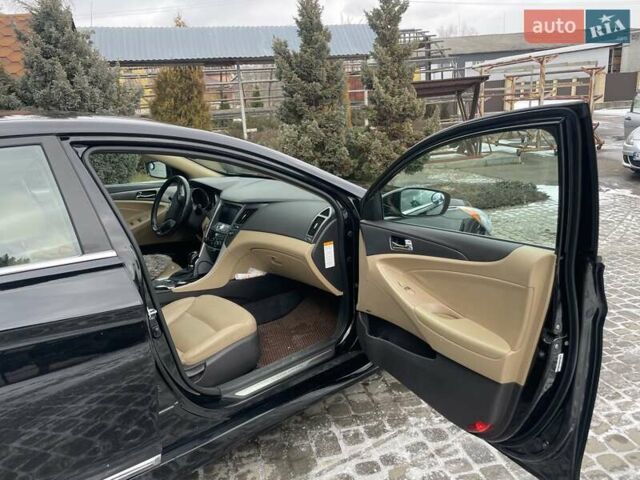 Черный Хендай Соната, объемом двигателя 2.36 л и пробегом 165 тыс. км за 10400 $, фото 4 на Automoto.ua