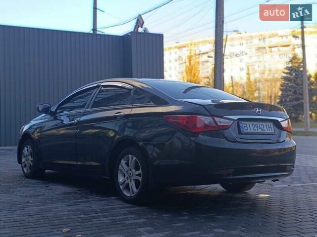 Хендай Соната 2014 у Полтаві на Automoto.ua Чорний Хендай Соната, об'ємом двигуна 2 л та пробігом 250 тис. км за 6499 $, фото 1 на Automoto.ua