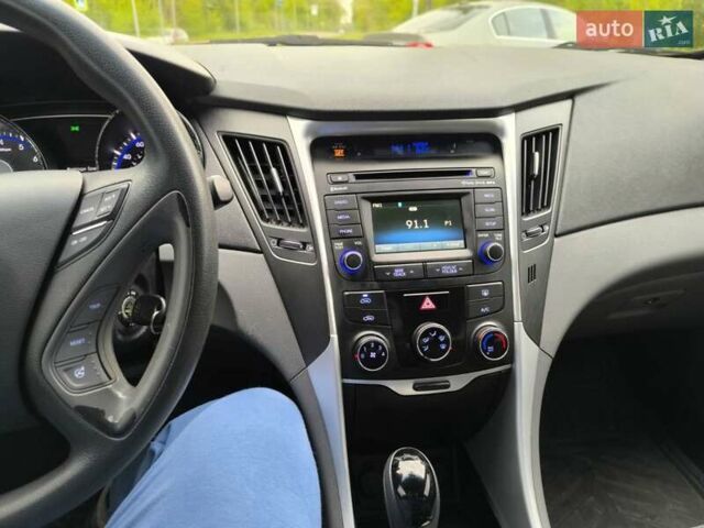 Черный Хендай Соната, объемом двигателя 2.36 л и пробегом 152 тыс. км за 9000 $, фото 3 на Automoto.ua