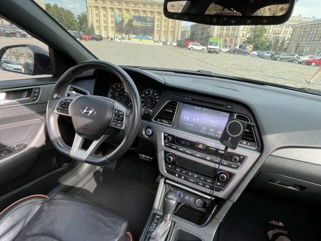 Чорний Хендай Соната, об'ємом двигуна 2 л та пробігом 127 тис. км за 12200 $, фото 10 на Automoto.ua