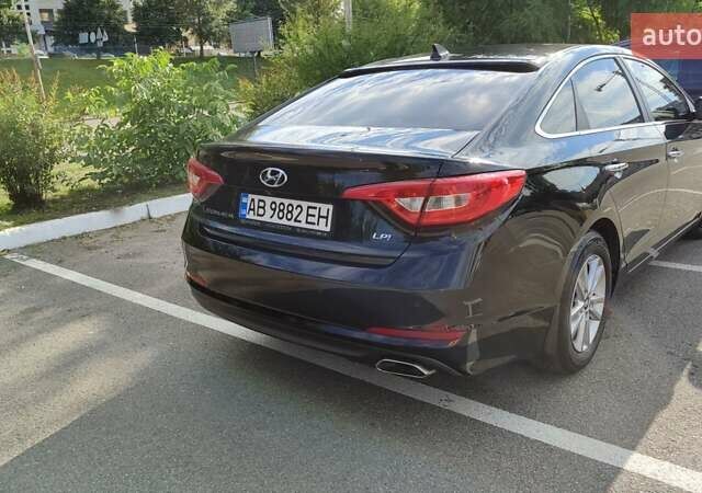 Черный Хендай Соната, объемом двигателя 2 л и пробегом 188 тыс. км за 10800 $, фото 4 на Automoto.ua