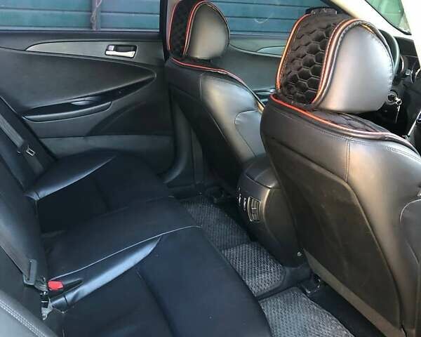 Черный Хендай Соната, объемом двигателя 2 л и пробегом 253 тыс. км за 10500 $, фото 11 на Automoto.ua