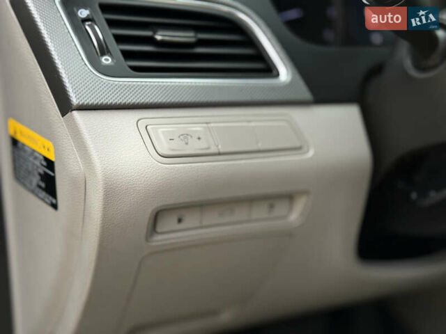 Хендай Соната 2014 у Ковель на Automoto.ua Чорний Хендай Соната, об'ємом двигуна 2.36 л та пробігом 215 тис. км за 10500 $, фото 21 на Automoto.ua