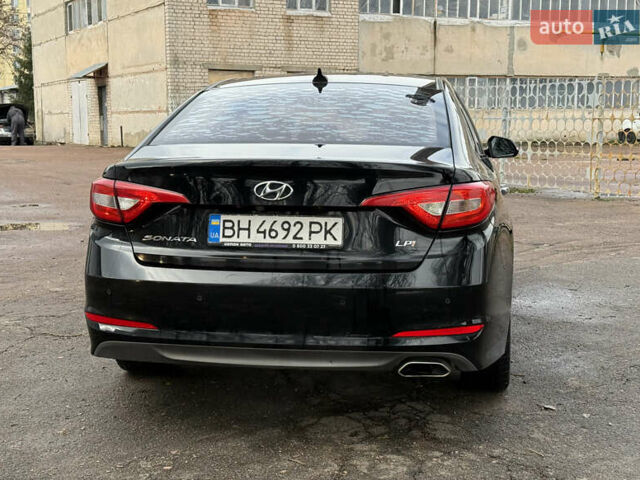 Черный Хендай Соната, объемом двигателя 2 л и пробегом 249 тыс. км за 7500 $, фото 5 на Automoto.ua