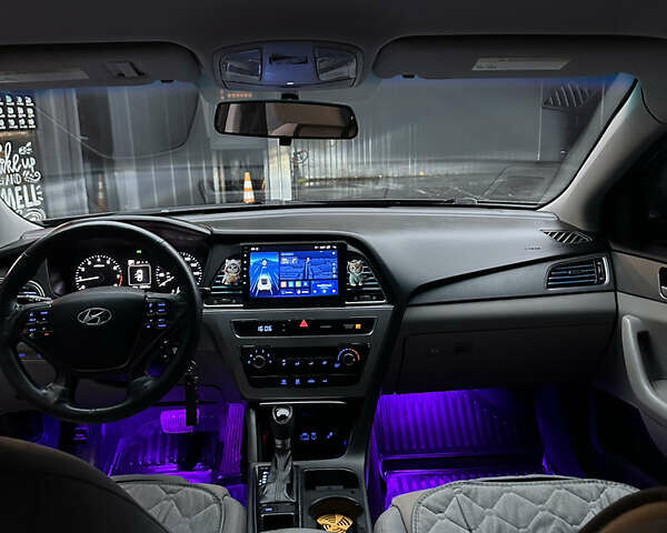 Черный Хендай Соната, объемом двигателя 2.36 л и пробегом 300 тыс. км за 9000 $, фото 21 на Automoto.ua