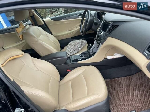 Черный Хендай Соната, объемом двигателя 2.36 л и пробегом 165 тыс. км за 10400 $, фото 5 на Automoto.ua