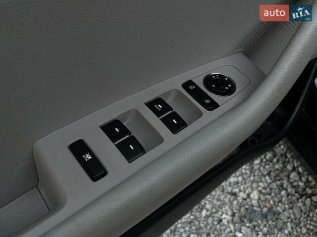 Черный Хендай Соната, объемом двигателя 2.36 л и пробегом 166 тыс. км за 10700 $, фото 11 на Automoto.ua