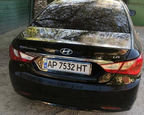 Черный Хендай Соната, объемом двигателя 2 л и пробегом 253 тыс. км за 10500 $, фото 5 на Automoto.ua