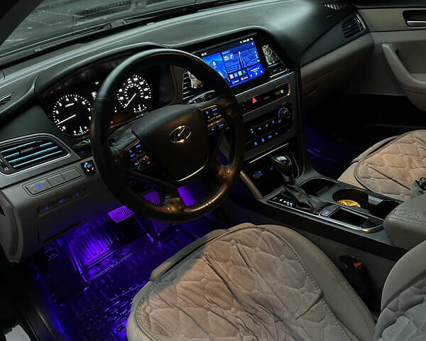 Черный Хендай Соната, объемом двигателя 2.36 л и пробегом 300 тыс. км за 9000 $, фото 16 на Automoto.ua