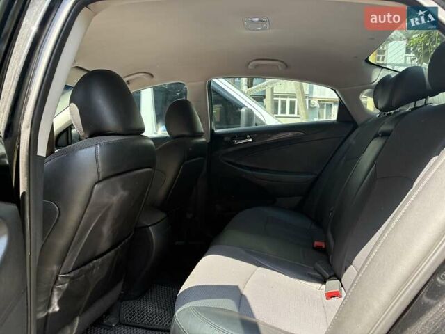 Черный Хендай Соната, объемом двигателя 2 л и пробегом 168 тыс. км за 7200 $, фото 3 на Automoto.ua