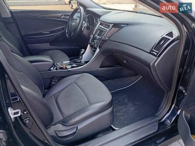 Черный Хендай Соната, объемом двигателя 2.36 л и пробегом 90 тыс. км за 8600 $, фото 6 на Automoto.ua