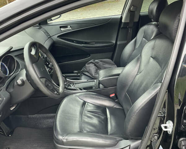 Черный Хендай Соната, объемом двигателя 2 л и пробегом 190 тыс. км за 7600 $, фото 48 на Automoto.ua