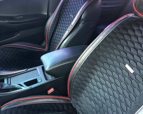 Черный Хендай Соната, объемом двигателя 2 л и пробегом 253 тыс. км за 10500 $, фото 9 на Automoto.ua