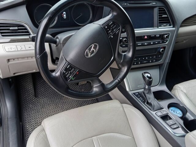 Чорний Хендай Соната, об'ємом двигуна 2.4 л та пробігом 137 тис. км за 10700 $, фото 3 на Automoto.ua