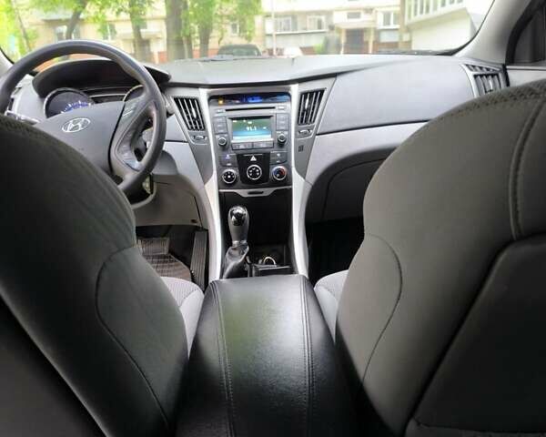 Черный Хендай Соната, объемом двигателя 2.36 л и пробегом 152 тыс. км за 9000 $, фото 11 на Automoto.ua