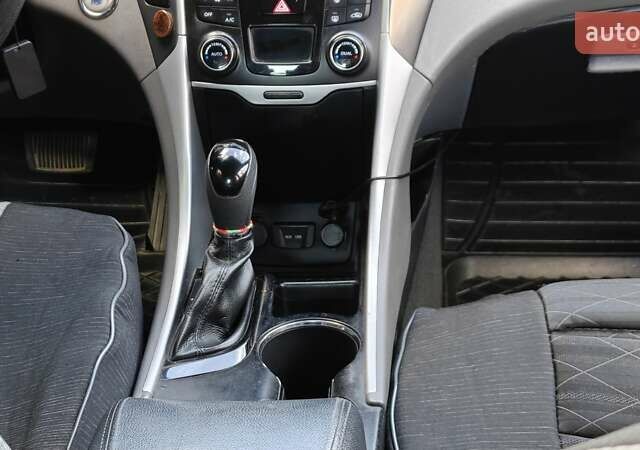 Черный Хендай Соната, объемом двигателя 2.4 л и пробегом 225 тыс. км за 10700 $, фото 19 на Automoto.ua