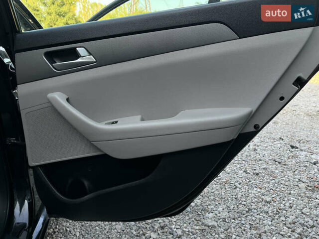 Черный Хендай Соната, объемом двигателя 2.36 л и пробегом 166 тыс. км за 10700 $, фото 17 на Automoto.ua