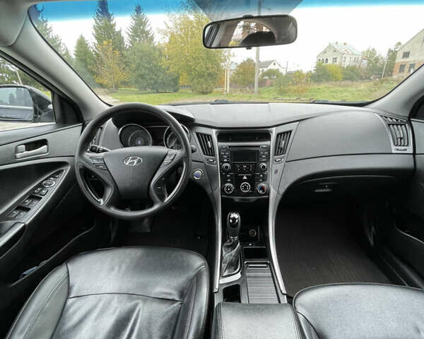 Черный Хендай Соната, объемом двигателя 2 л и пробегом 190 тыс. км за 7600 $, фото 47 на Automoto.ua