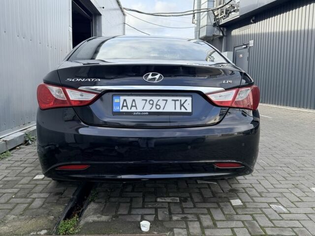 Черный Хендай Соната, объемом двигателя 2 л и пробегом 220 тыс. км за 7599 $, фото 4 на Automoto.ua