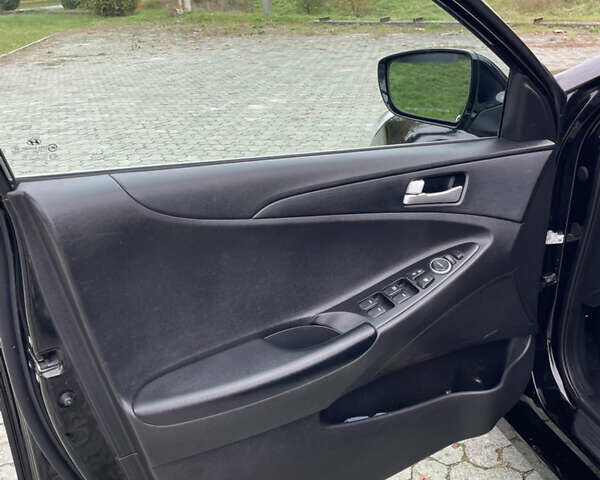 Черный Хендай Соната, объемом двигателя 2 л и пробегом 190 тыс. км за 7600 $, фото 20 на Automoto.ua