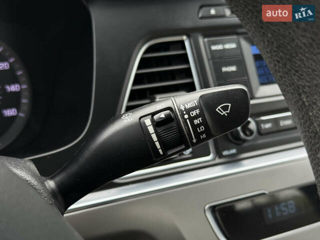 Хендай Соната 2014 у Ковель на Automoto.ua Чорний Хендай Соната, об'ємом двигуна 2.36 л та пробігом 215 тис. км за 10500 $, фото 33 на Automoto.ua