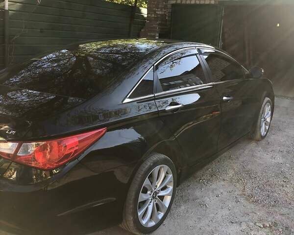 Черный Хендай Соната, объемом двигателя 2 л и пробегом 253 тыс. км за 10500 $, фото 4 на Automoto.ua