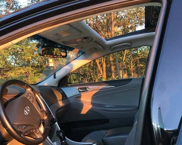 Чорний Хендай Соната, об'ємом двигуна 2.4 л та пробігом 129 тис. км за 13000 $, фото 5 на Automoto.ua
