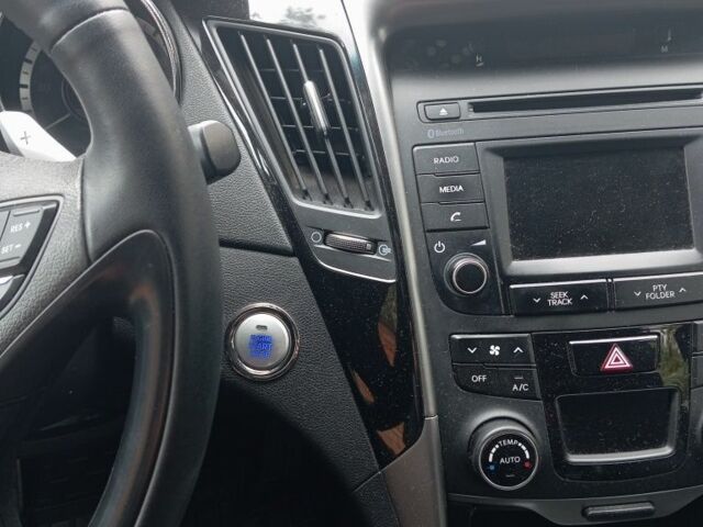 Черный Хендай Соната, объемом двигателя 2.4 л и пробегом 190 тыс. км за 10200 $, фото 12 на Automoto.ua