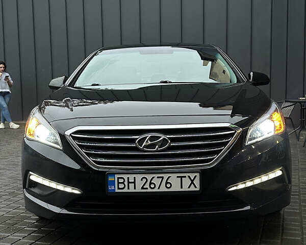 Черный Хендай Соната, объемом двигателя 2.36 л и пробегом 300 тыс. км за 9000 $, фото 1 на Automoto.ua