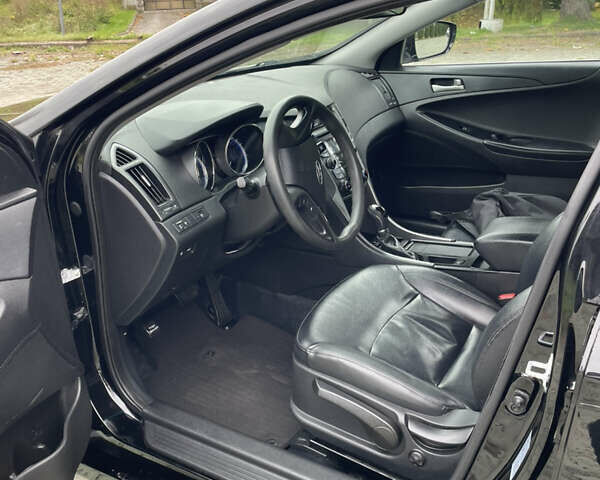 Черный Хендай Соната, объемом двигателя 2 л и пробегом 190 тыс. км за 7600 $, фото 49 на Automoto.ua