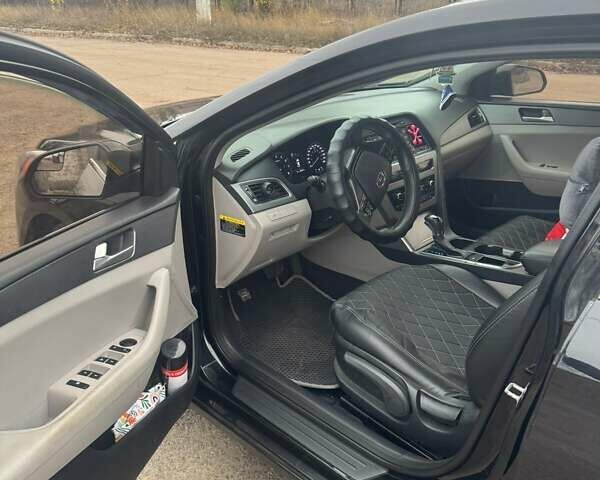 Чорний Хендай Соната, об'ємом двигуна 2.36 л та пробігом 203 тис. км за 8000 $, фото 7 на Automoto.ua