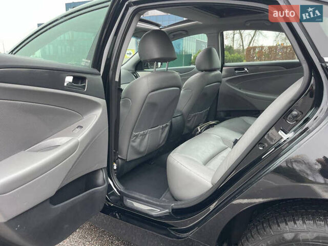 Черный Хендай Соната, объемом двигателя 2.36 л и пробегом 113 тыс. км за 12777 $, фото 5 на Automoto.ua