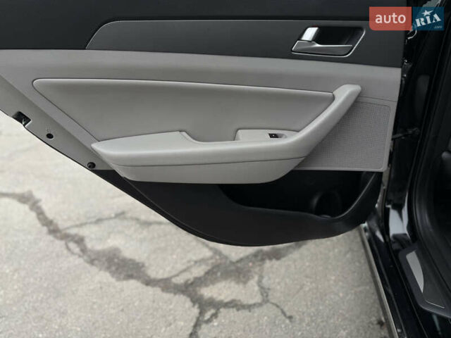 Черный Хендай Соната, объемом двигателя 2 л и пробегом 117 тыс. км за 13500 $, фото 23 на Automoto.ua