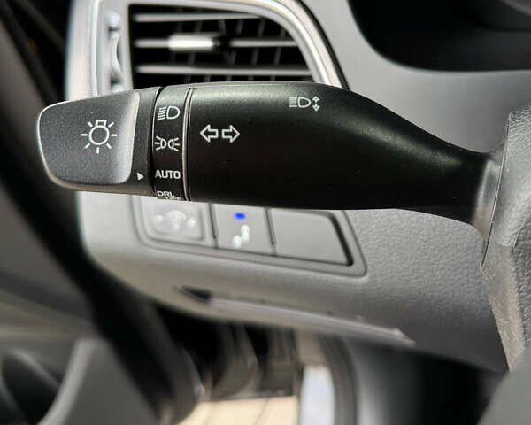 Чорний Хендай Соната, об'ємом двигуна 2.36 л та пробігом 145 тис. км за 9799 $, фото 32 на Automoto.ua