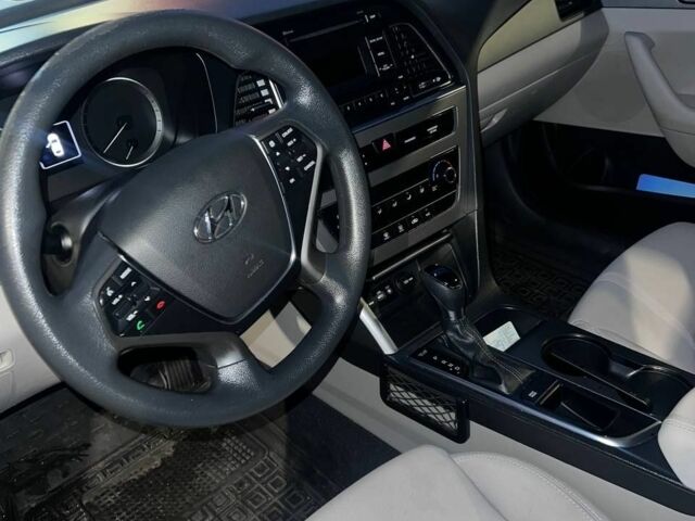 Черный Хендай Соната, объемом двигателя 2.4 л и пробегом 240 тыс. км за 8500 $, фото 5 на Automoto.ua