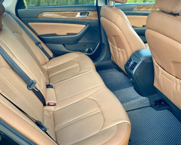 Чорний Хендай Соната, об'ємом двигуна 2.36 л та пробігом 170 тис. км за 13500 $, фото 24 на Automoto.ua