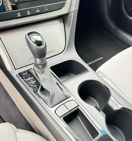 Черный Хендай Соната, объемом двигателя 2.4 л и пробегом 150 тыс. км за 13400 $, фото 12 на Automoto.ua