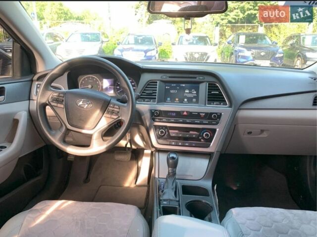 Черный Хендай Соната, объемом двигателя 2.4 л и пробегом 256 тыс. км за 10500 $, фото 3 на Automoto.ua