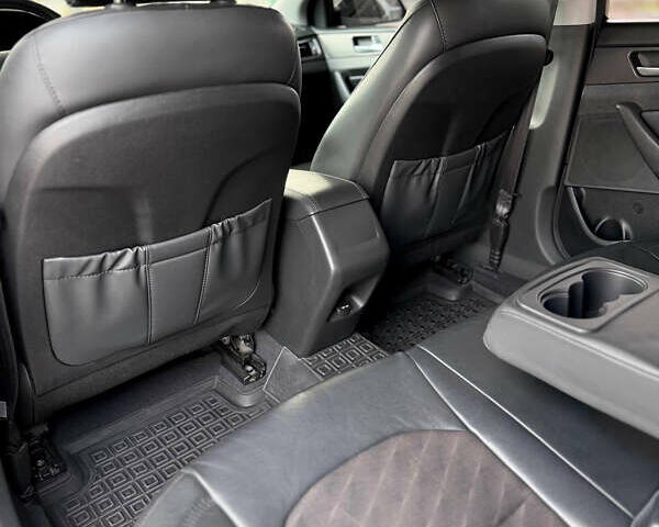 Чорний Хендай Соната, об'ємом двигуна 2.36 л та пробігом 145 тис. км за 9799 $, фото 12 на Automoto.ua