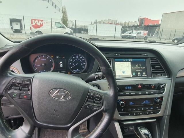 Черный Хендай Соната, объемом двигателя 2.4 л и пробегом 117 тыс. км за 13500 $, фото 4 на Automoto.ua