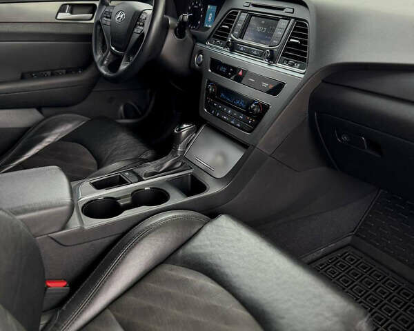 Чорний Хендай Соната, об'ємом двигуна 2.36 л та пробігом 145 тис. км за 9799 $, фото 19 на Automoto.ua