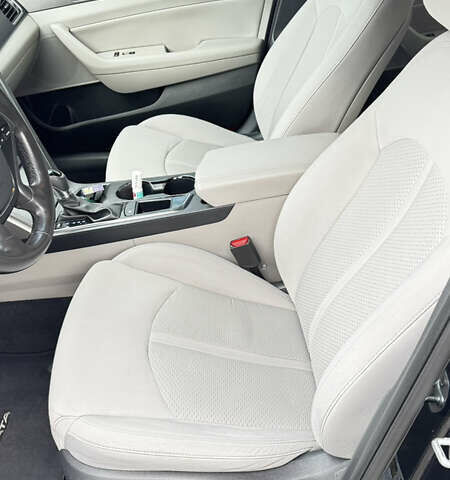 Черный Хендай Соната, объемом двигателя 2.4 л и пробегом 150 тыс. км за 13400 $, фото 9 на Automoto.ua